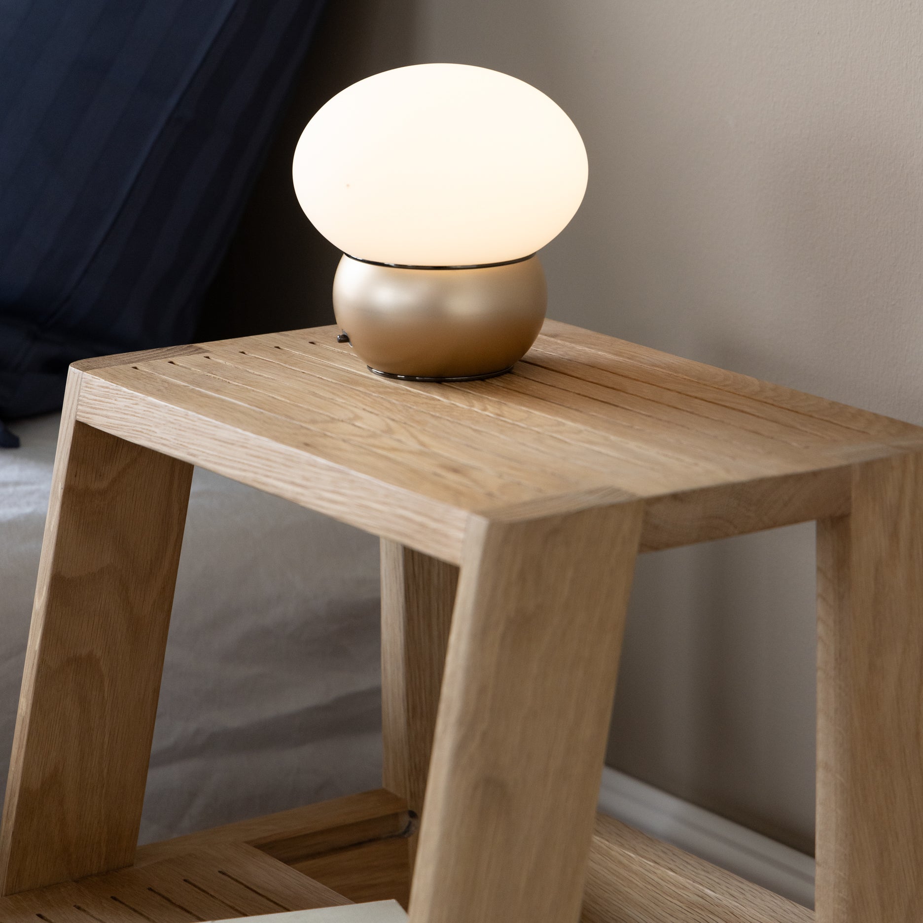 Cocoon LED-Tischlampe